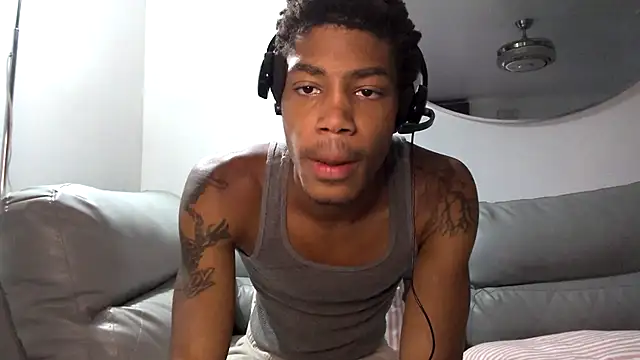 Snapshot of Skinnyblackman chatting on 10/13/25, 10:21 Skinnyblackman online show from 10/13/25, 10:21