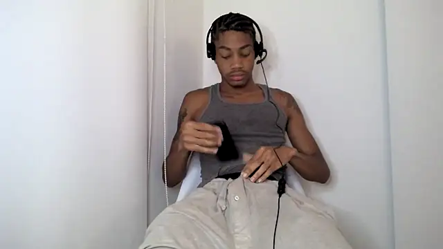 Snapshot of Skinnyblackman chatting on 10/02/25, 02:37 Skinnyblackman online show from 10/02/25, 02:37