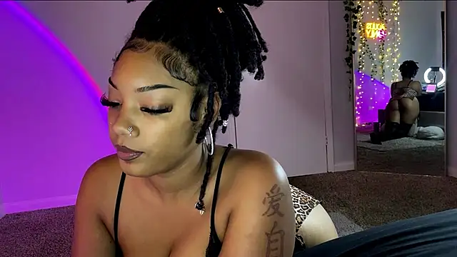Snapshot of SheSoNastyy_21 chatting on 10/13/25, 10:06 SheSoNastyy 21 online show from 10/13/25, 10:06