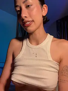 Snapshot of Sophiehii chatting on 03/26/26, 02:04 Sophiehii online show from 03/26/26, 02:04