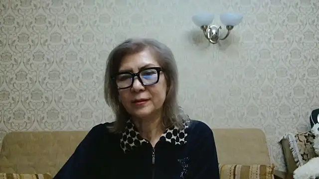 Elegant00Lady online show from 12/17/25, 04:34