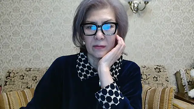 Elegant00Lady online show from 10/13/25, 05:25