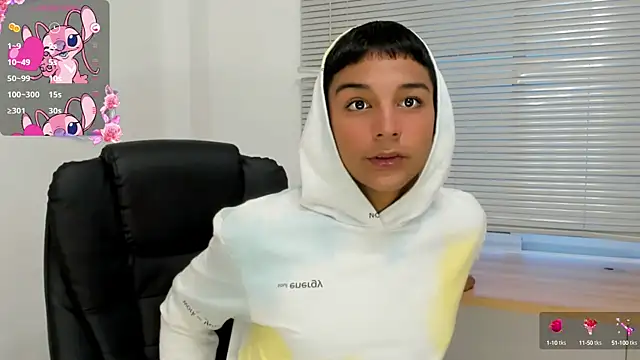 Snapshot of Seductivo_jr chatting on 09/21/25, 04:45 Seductivo jr online show from 09/21/25, 04:45