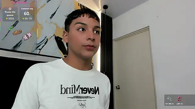 Snapshot of Seductivo_jr chatting on 10/06/25, 03:51 Seductivo jr online show from 10/06/25, 03:51