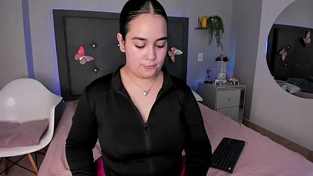 Snapshot of emma_lye chatting on 07/06/26, 06:43 emma lye online show from 07/06/26, 06:43