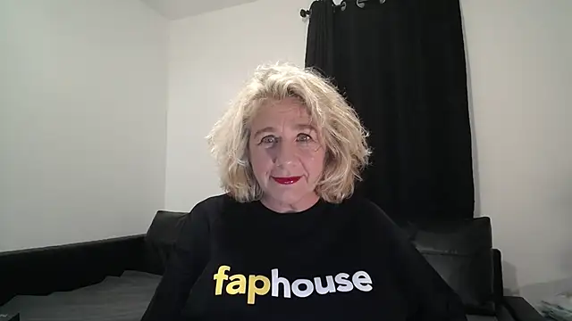 Snapshot of CamillaCreampie chatting on 10/15/25, 07:55 CamillaCreampie online show from 10/15/25, 07:55