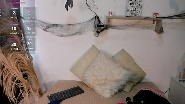 Abigail 29 online show from 10/31/25, 12:13