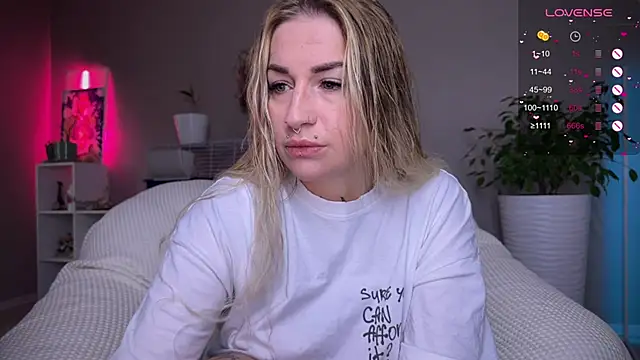 Snapshot of Tanya_Acid chatting on 10/16/25, 11:51 Tanya Acid online show from 10/16/25, 11:51