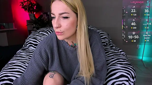 Snapshot of Tanya_Acid chatting on 02/21/25, 05:24 Tanya Acid online show from 02/21/25, 05:24