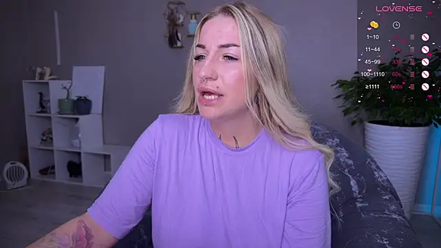 Snapshot of Tanya_Acid chatting on 09/20/25, 04:17 Tanya Acid online show from 09/20/25, 04:17