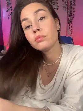 Snapshot of MiaNell chatting on 12/17/24, 03:39 MiaNell online show from 12/17/24, 03:39