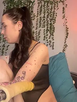 MiaNell online show from 11/23/25, 12:09