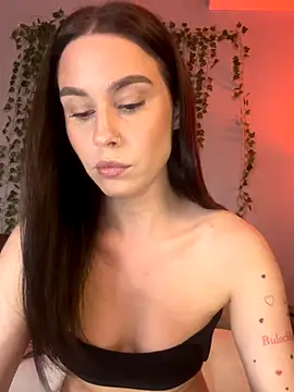 MiaNell online show from 11/23/25, 09:03