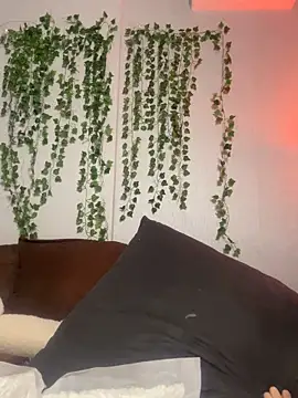 MiaNell online show from 12/20/25, 09:50