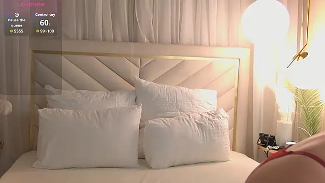 AmandaPirs online show from 10/24/25, 12:37