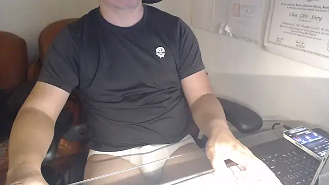 chih515 online show from 12/04/24, 01:19