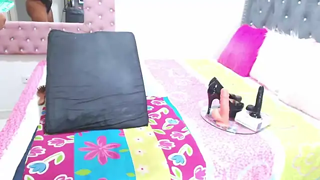 Snapshot of salome_ebony chatting on 11/16/25, 10:46 salome ebony online show from 11/16/25, 10:46