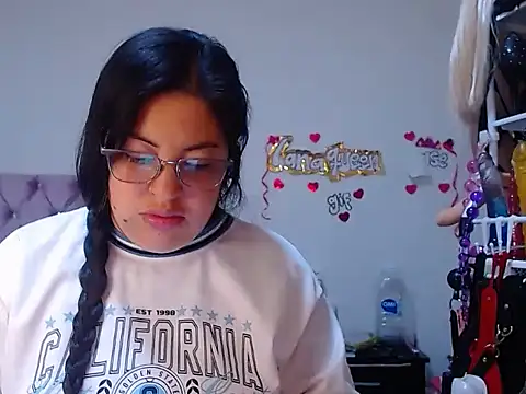 lanaqueen699 online show from 04/14/26, 12:21