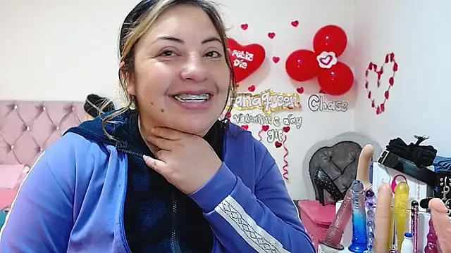Snapshot of lanaqueen699 chatting on 03/10/25, 12:17 lanaqueen699 online show from 03/10/25, 12:17