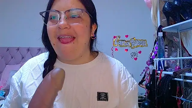 lanaqueen699 online show from 05/13/26, 12:12