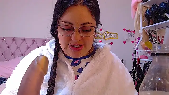 Snapshot of lanaqueen699 chatting on 06/25/26, 12:32 lanaqueen699 online show from 06/25/26, 12:32