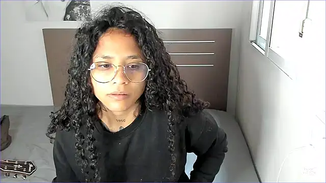 Snapshot of Ama_music chatting on 03/03/25, 09:45 Ama music online show from 03/03/25, 09:45
