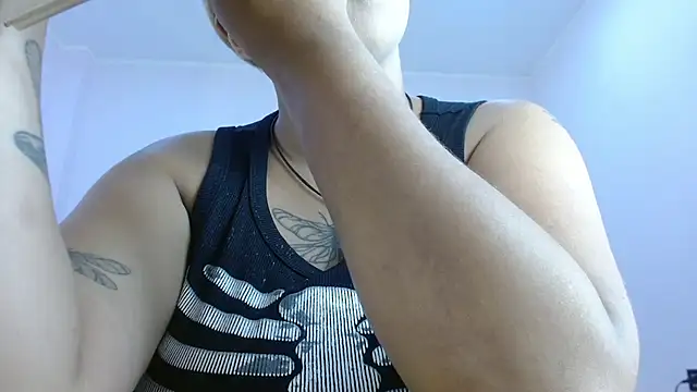 Snapshot of april_bunnyy chatting on 06/10/26, 08:43 april bunnyy online show from 06/10/26, 08:43