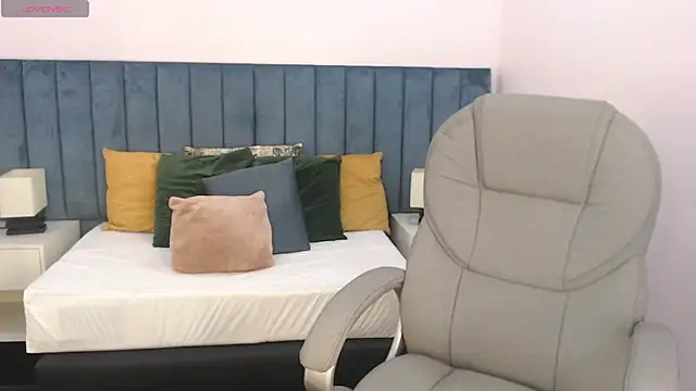 april bunnyy online show from 12/17/25, 08:03