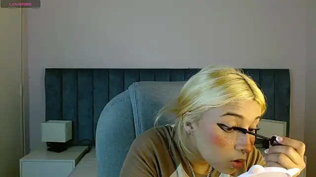 Snapshot of april_bunnyy chatting on 03/04/25, 06:29 april bunnyy online show from 03/04/25, 06:29