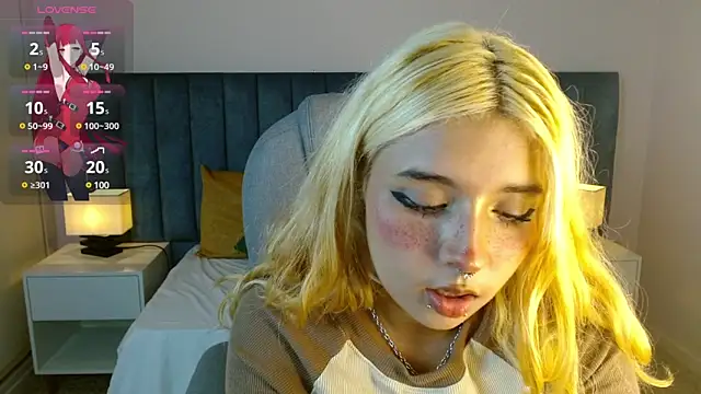 Snapshot of april_bunnyy chatting on 03/04/25, 10:49 april bunnyy online show from 03/04/25, 10:49