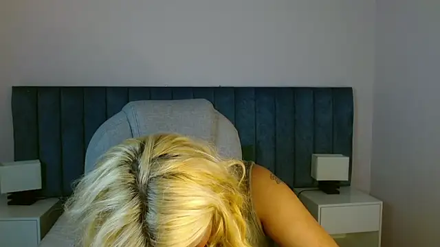 Snapshot of april_bunnyy chatting on 03/19/25, 07:06 april bunnyy online show from 03/19/25, 07:06