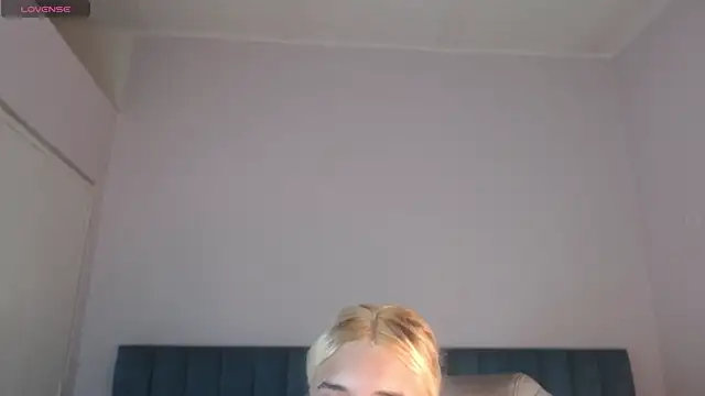 april bunnyy online show from 10/25/25, 09:15