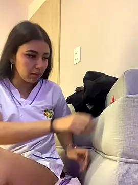 Larabrooks online show from 11/24/25, 06:52