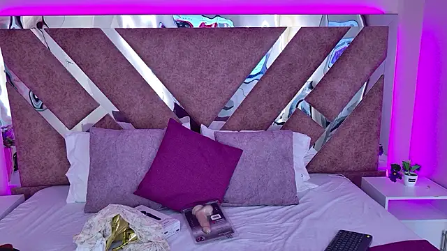 Larabrooks online show from 02/23/26, 07:47