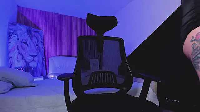 Melany Luv online show from 10/28/25, 10:41