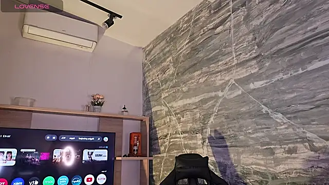 Melany Luv online show from 04/05/26, 09:43