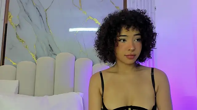 Snapshot of OSHUN_ chatting on 02/19/25, 12:00 OSHUN online show from 02/19/25, 12:00