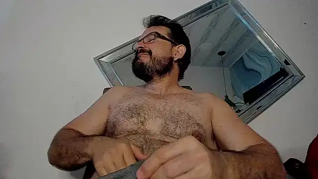 Snapshot of SbasTone_Muscle chatting on 10/08/25, 01:12 SbasTone Muscle online show from 10/08/25, 01:12
