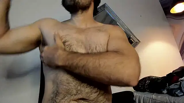 Snapshot of SbasTone_Muscle chatting on 09/26/25, 01:07 SbasTone Muscle online show from 09/26/25, 01:07