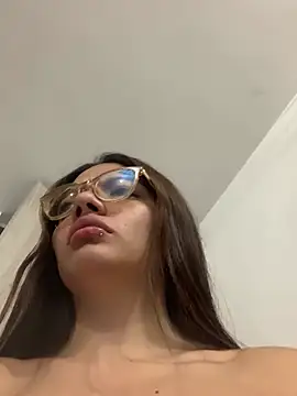 Snapshot of elettra_fioreee chatting on 03/23/25, 12:26 elettra fioreee online show from 03/23/25, 12:26