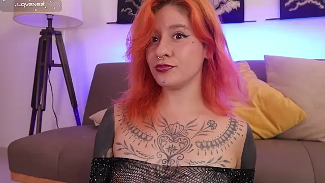 Snapshot of Daarlene chatting on 09/24/25, 05:30 Daarlene online show from 09/24/25, 05:30