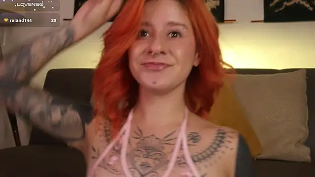 Snapshot of Daarlene chatting on 09/25/25, 10:43 Daarlene online show from 09/25/25, 10:43