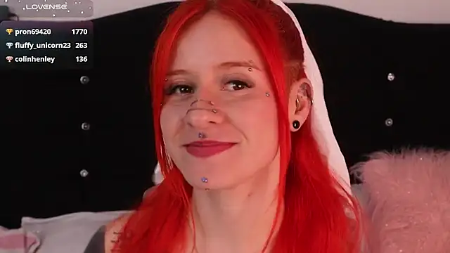 Snapshot of Daarlene chatting on 02/11/25, 01:41 Daarlene online show from 02/11/25, 01:41