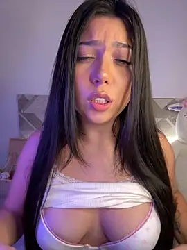 Snapshot of Maii_chan chatting on 12/15/25, 05:02 Maii chan online show from 12/15/25, 05:02