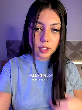 Snapshot of Maii_chan chatting on 12/17/25, 06:18 Maii chan online show from 12/17/25, 06:18