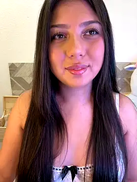 Snapshot of Maii_chan chatting on 10/25/25, 04:00 Maii chan online show from 10/25/25, 04:00