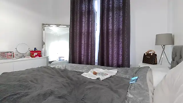 Snapshot of TanyaTaylor45 chatting on 12/01/25, 11:33 TanyaTaylor45 online show from 12/01/25, 11:33