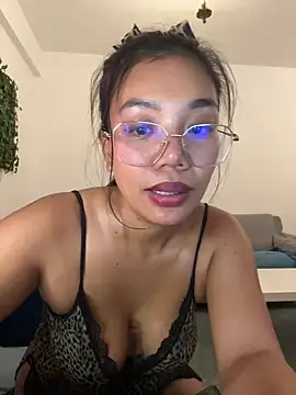 Snapshot of NaughtyMe chatting on 01/17/25, 07:49 NaughtyMe online show from 01/17/25, 07:49
