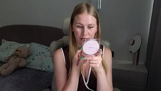IsabelAllen online show from 07/08/26, 12:06