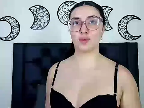 Snapshot of EvoletFMK chatting on 12/21/25, 11:23 EvoletFMK online show from 12/21/25, 11:23